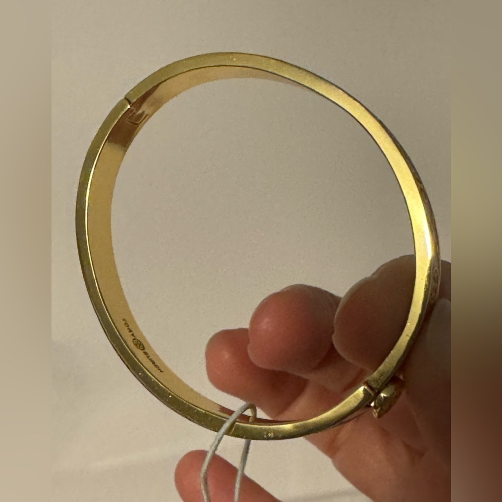 Tory Burch NWT Icon T Monogram Hinge Gold-Toned Pink Enamel Bangle Bracelet - Picture 2 of 11